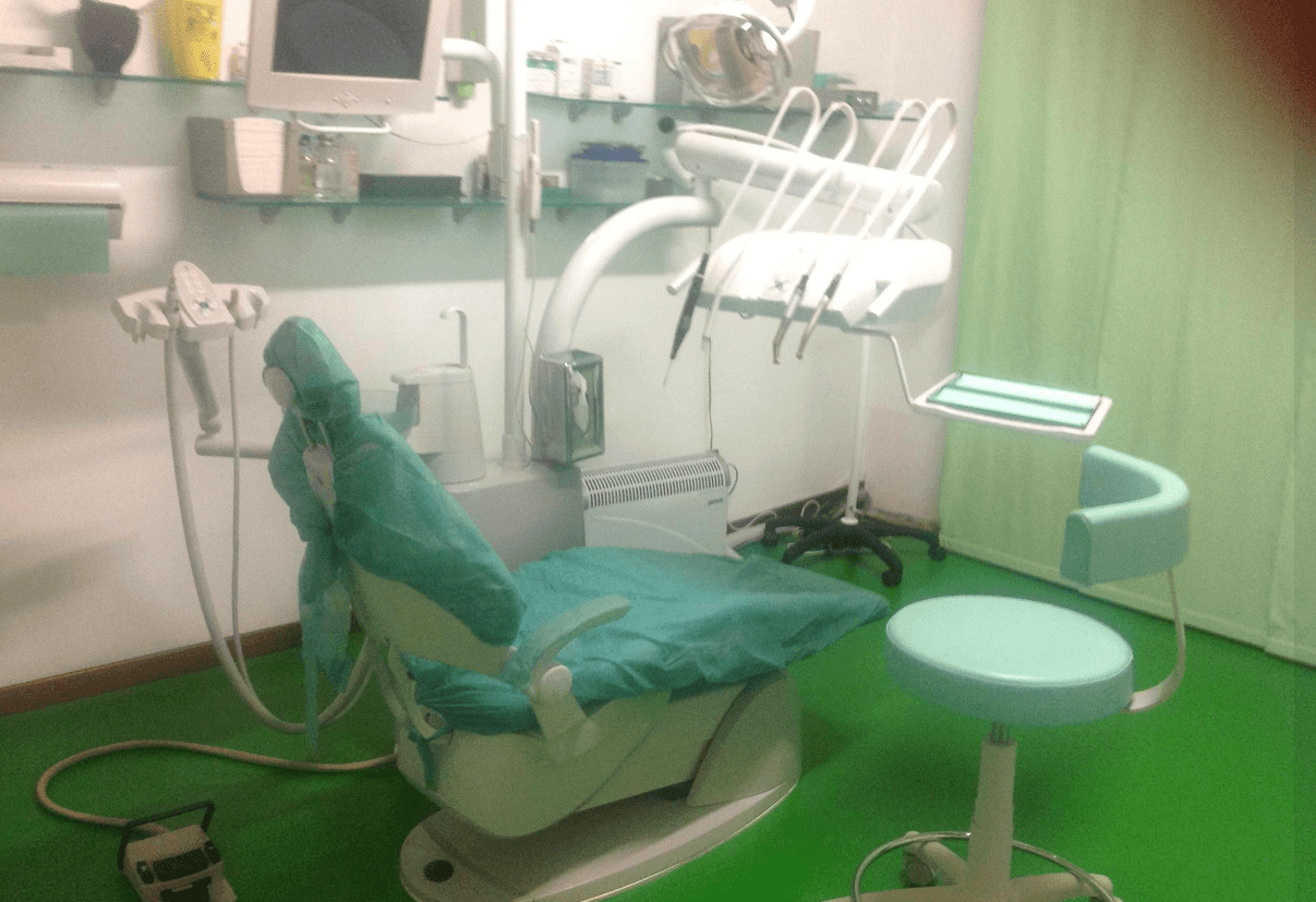 NICOLA CAPORASO, Dentista (BARI (BA))